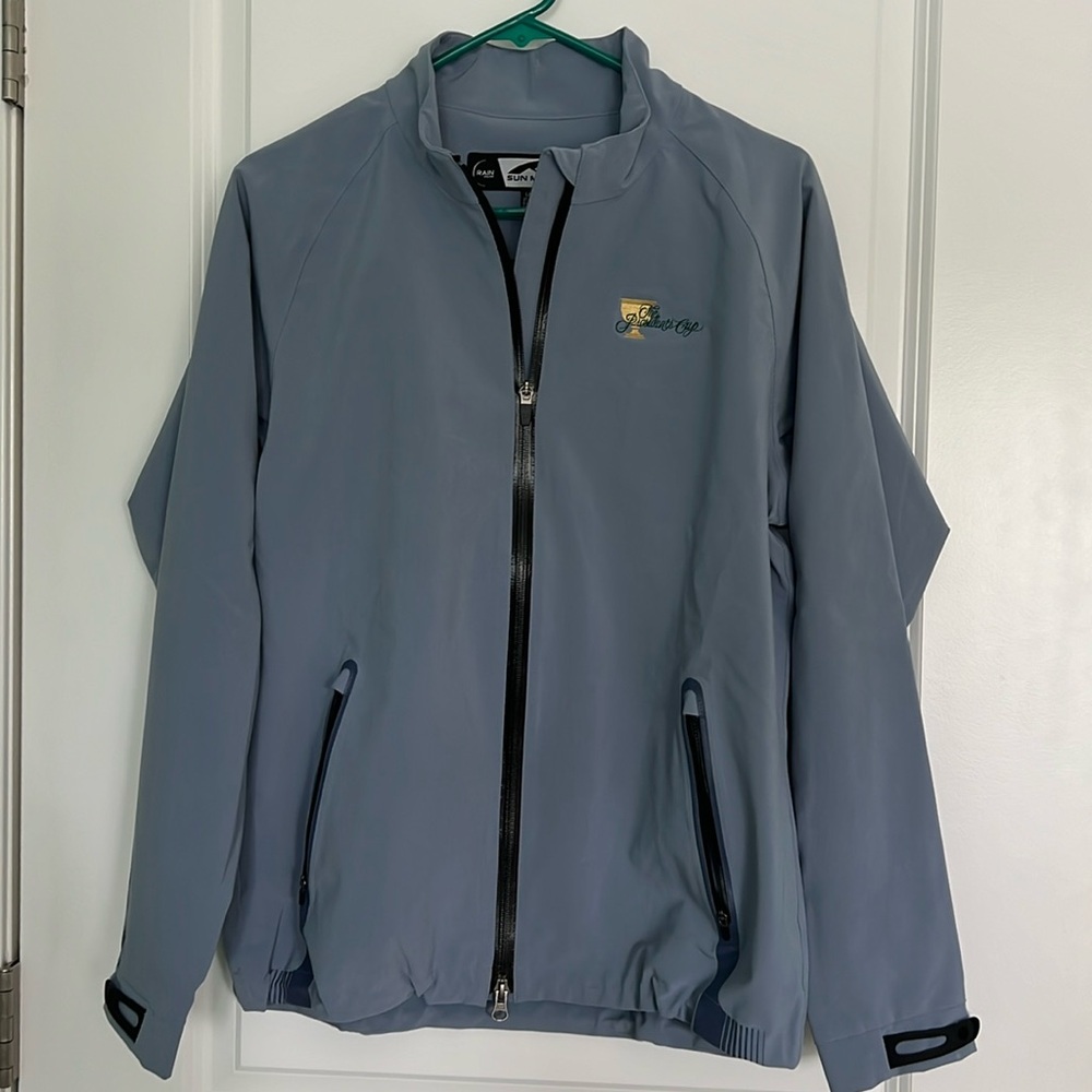 Sun Mountain rainwear ladies blue/grey jacket. Size medium.